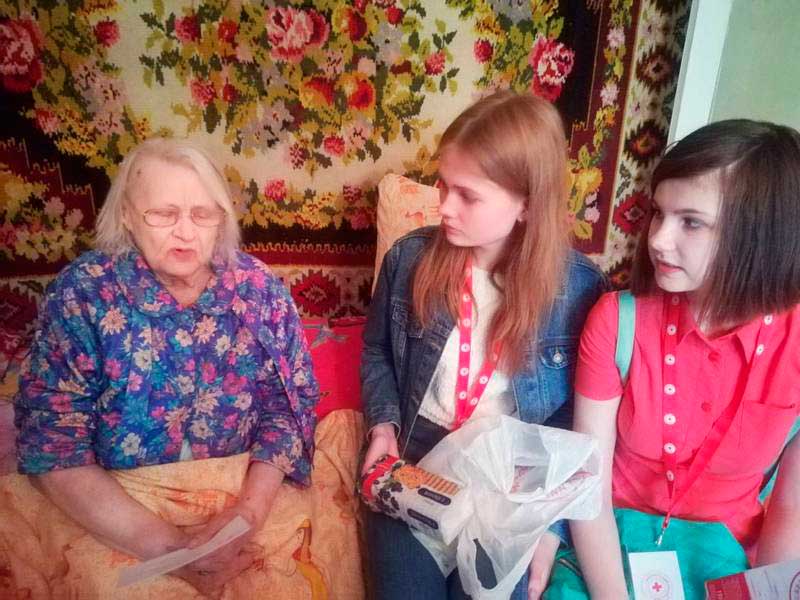 У волонтеров Заводской РО БОКК стало доброй традицией поздравлять участников Великой Отечественной Войны в канун праздников. 
