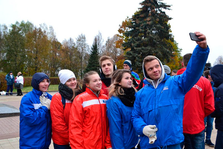 22 октября 2016 субботники в Заводском районе: посадка аллеи " Победы" и "Памяти" состоялись на территории малого Тростенца ( где находится " вечный огонь").