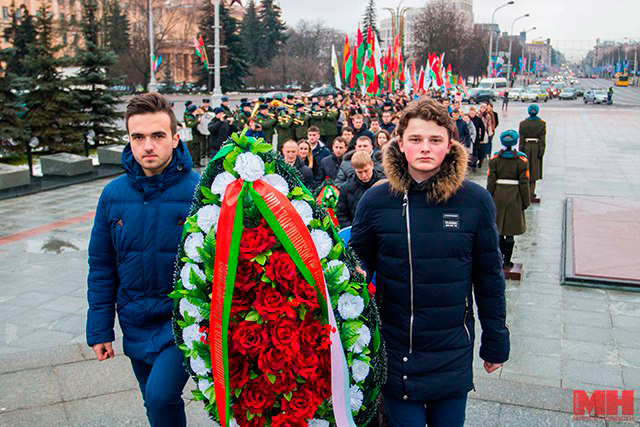 Всебелорусский слет студенческих отрядов «Молодость. Труд. Романтика» проходит в Минске 20 декабря, передает корреспондент агентства «Минск-Новости». 