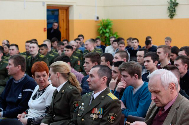 В актовом зале главного корпуса академии
