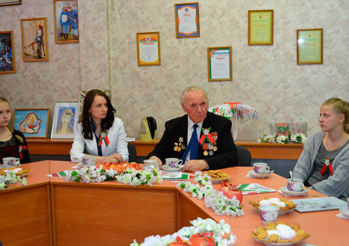 В Заводском районе прошло подведение итогов патриотического конкурса экранизации стихотворений "Живые стихи о войне" в рамках проекта "Мой фильм о войне" в формате открытого диалога в зале Дворца детей и молодежи "Золак" г.Минска.
