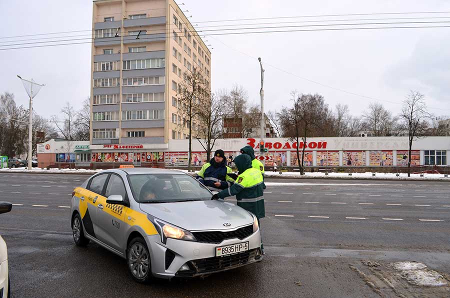 ГАИ и Транспортная инспекция выявляют факты нарушений водителями такси