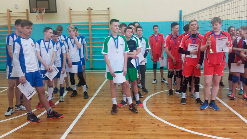 Призеры соревнований по волейболу в рамках городской спартакиады « Юность» команды юношей и девушек государственного учреждения «Центр физкультурно-оздоровительной работы Заводского района г. Минска»